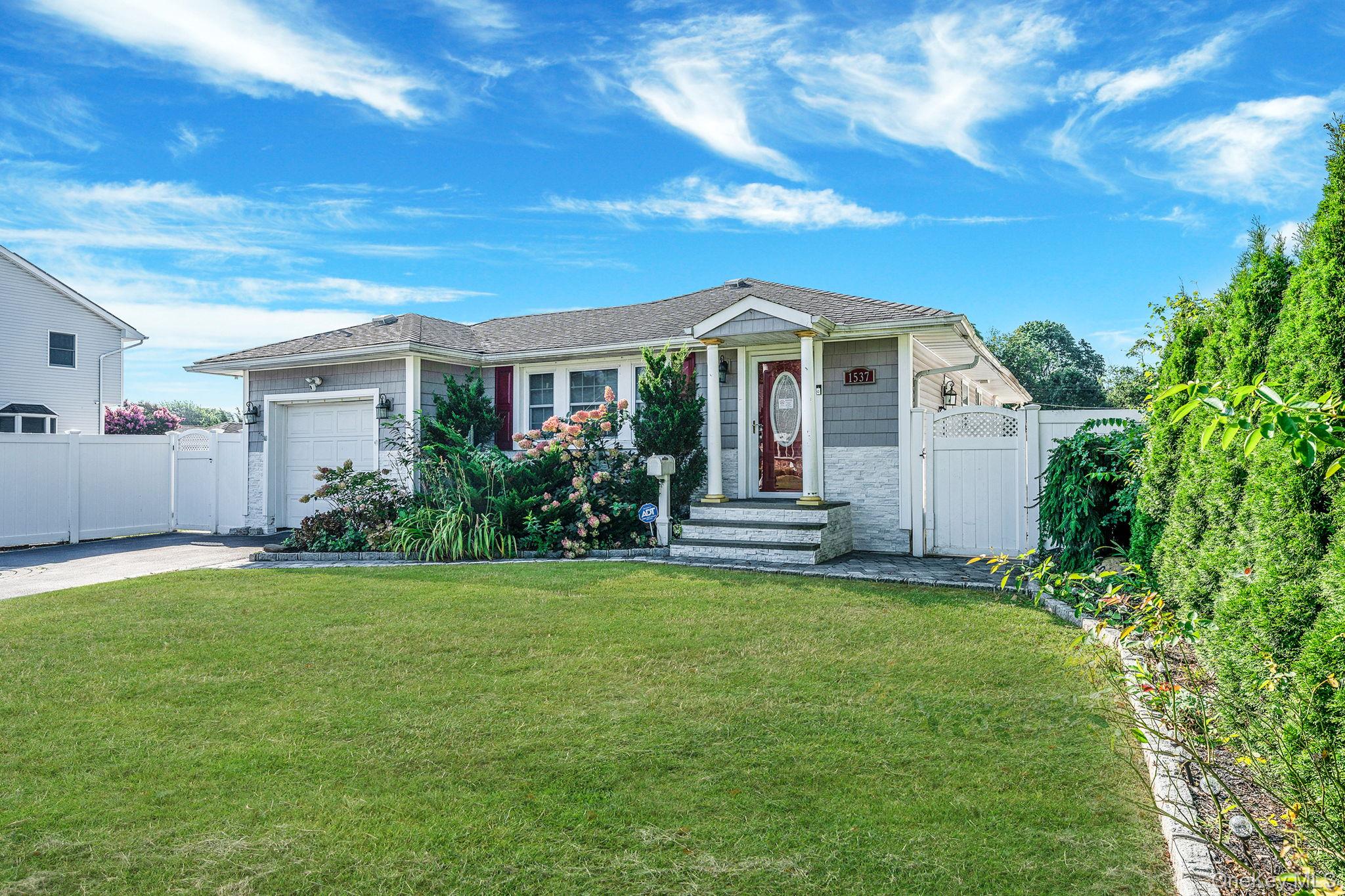 1537 1st Street, West Babylon, NY 11704