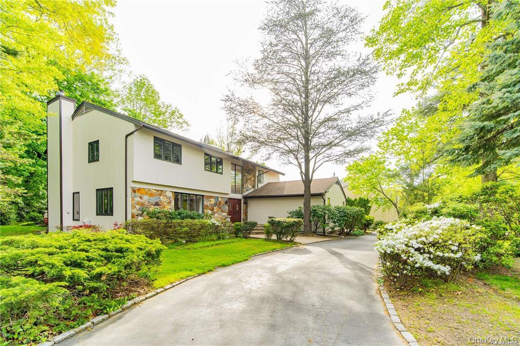 12 Bolton Drive, Manhasset, NY 11030