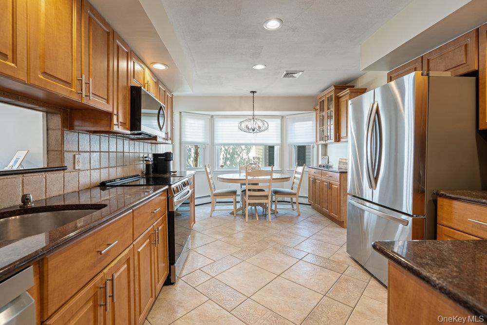 18 Lloyd Lane, Nesconset, NY 11767