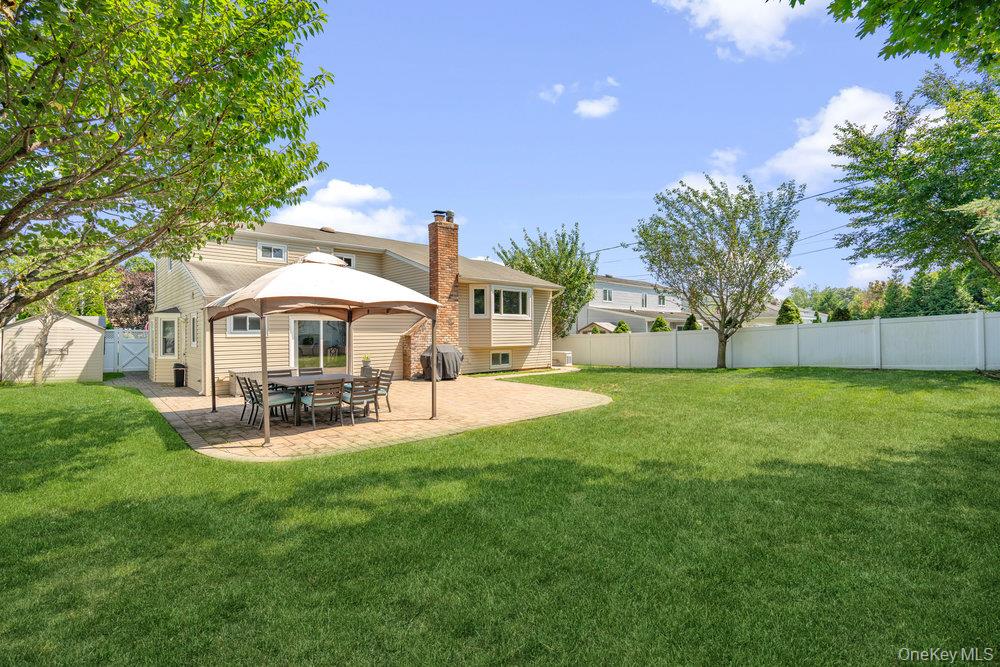 18 Lloyd Lane, Nesconset, NY 11767