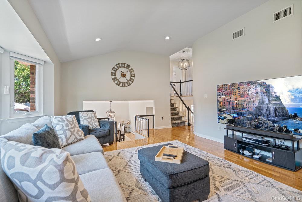 18 Lloyd Lane, Nesconset, NY 11767