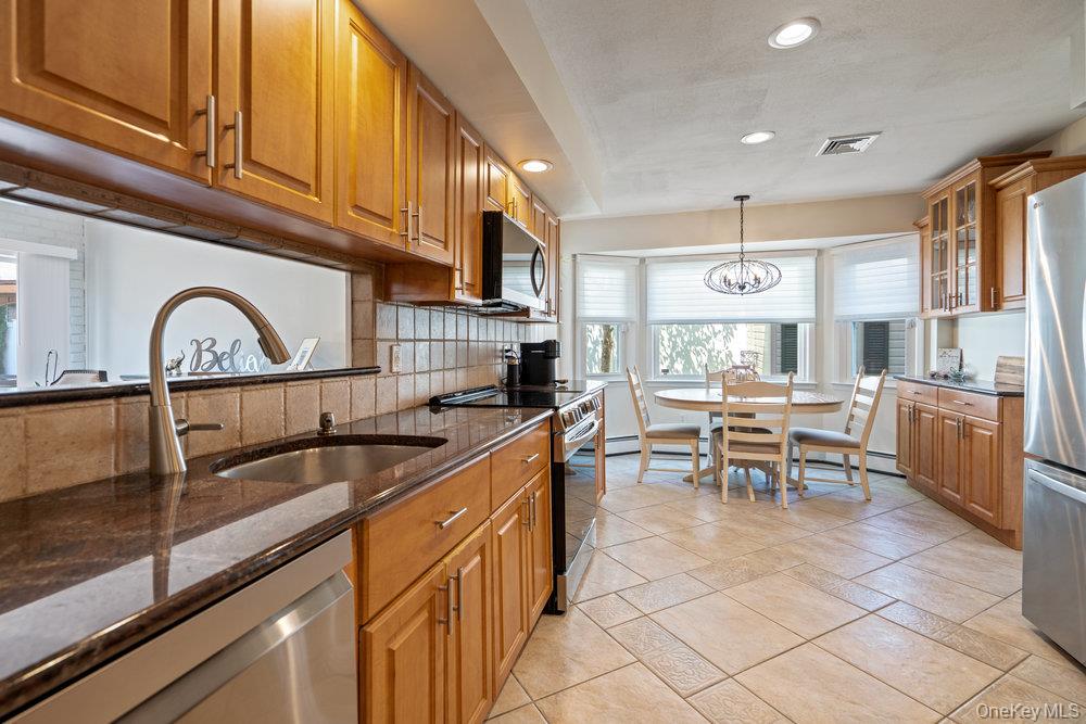 18 Lloyd Lane, Nesconset, NY 11767