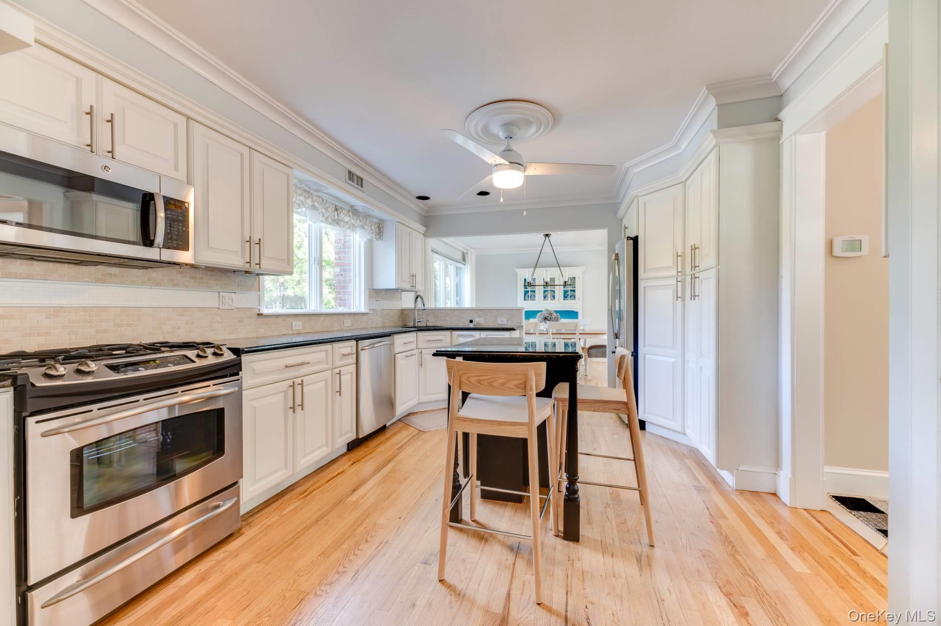 21 Foxhollow Lane, Southampton, NY 11968