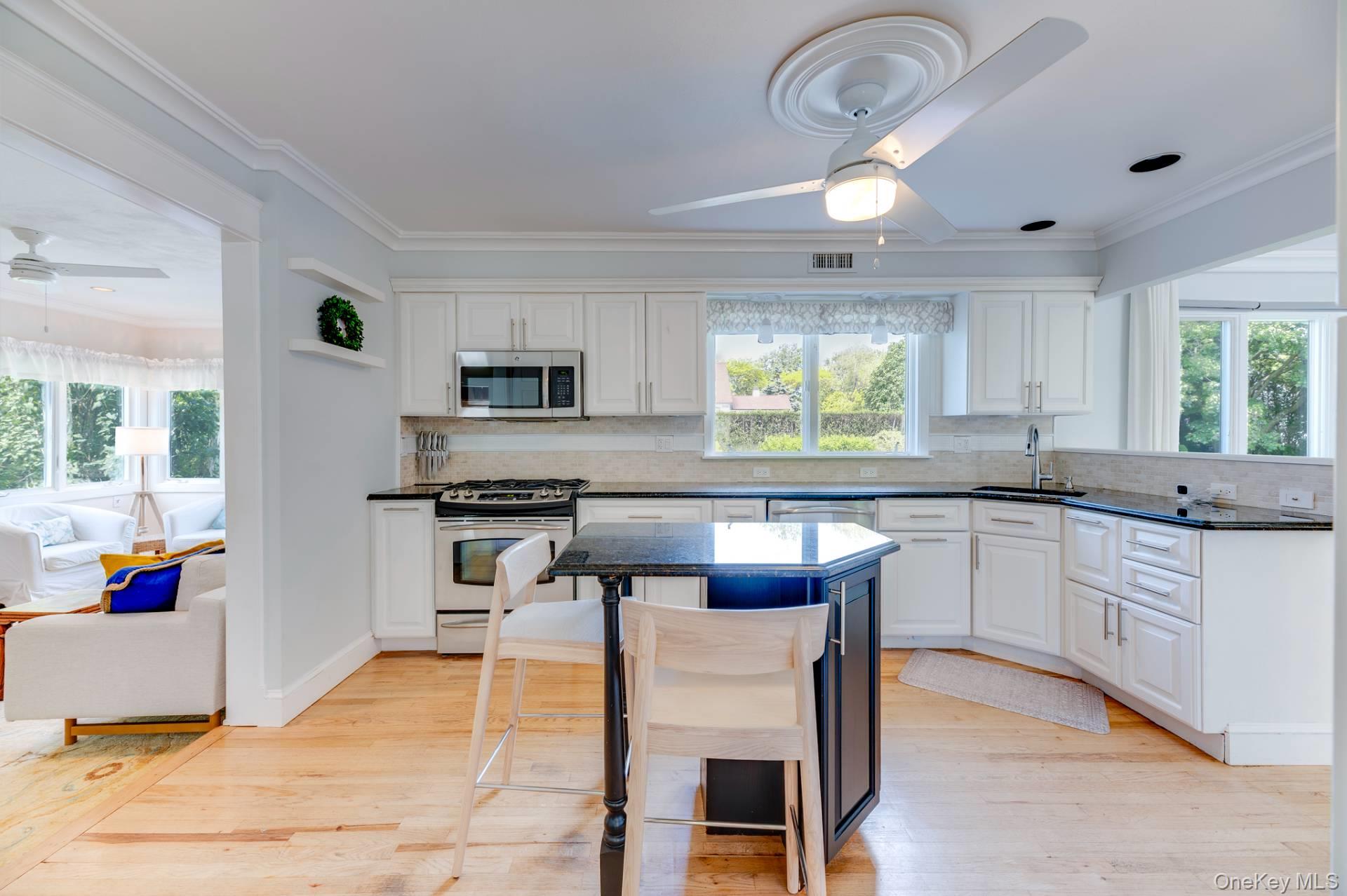 21 Foxhollow Lane, Southampton, NY 11968