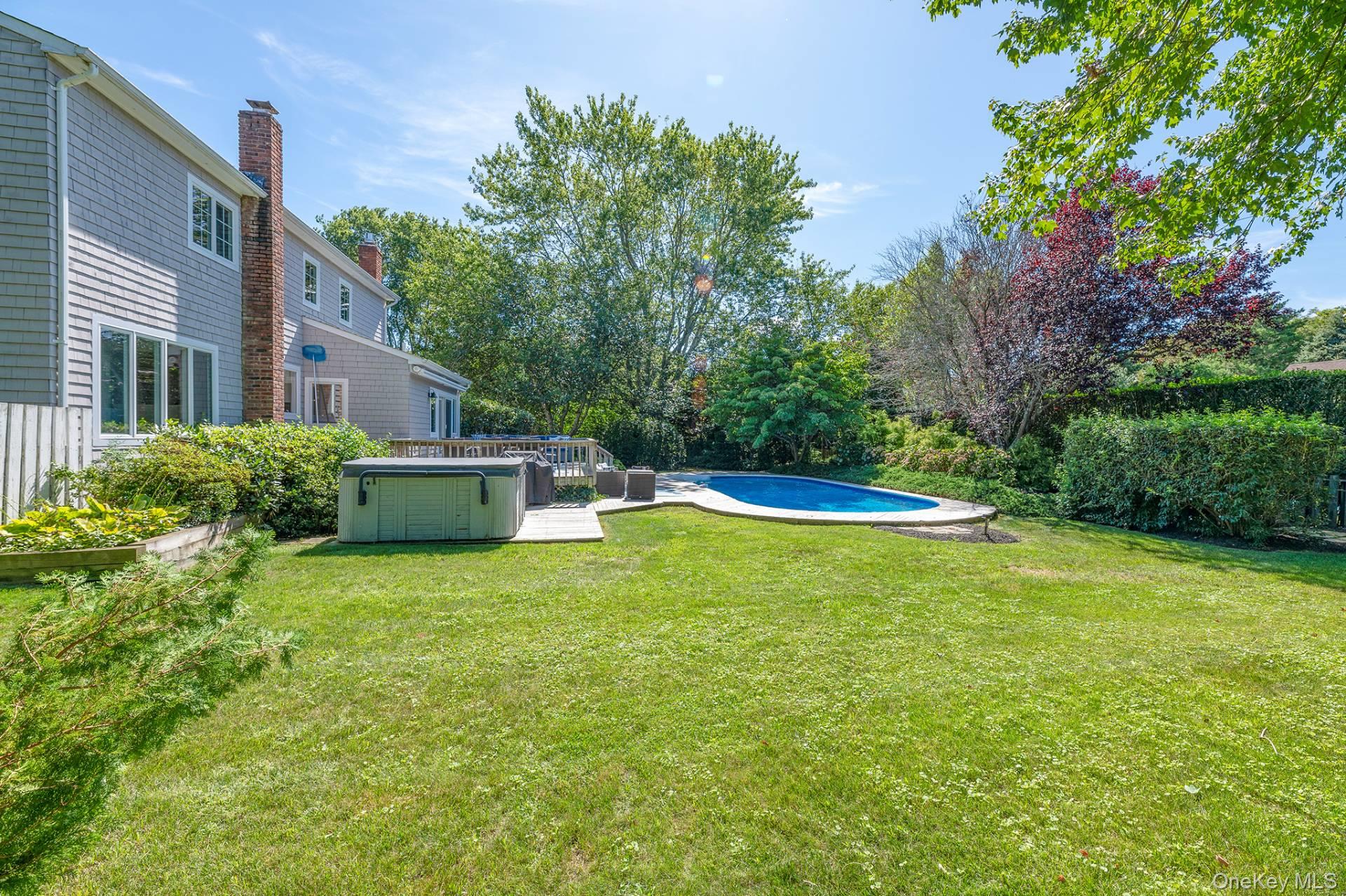 21 Foxhollow Lane, Southampton, NY 11968