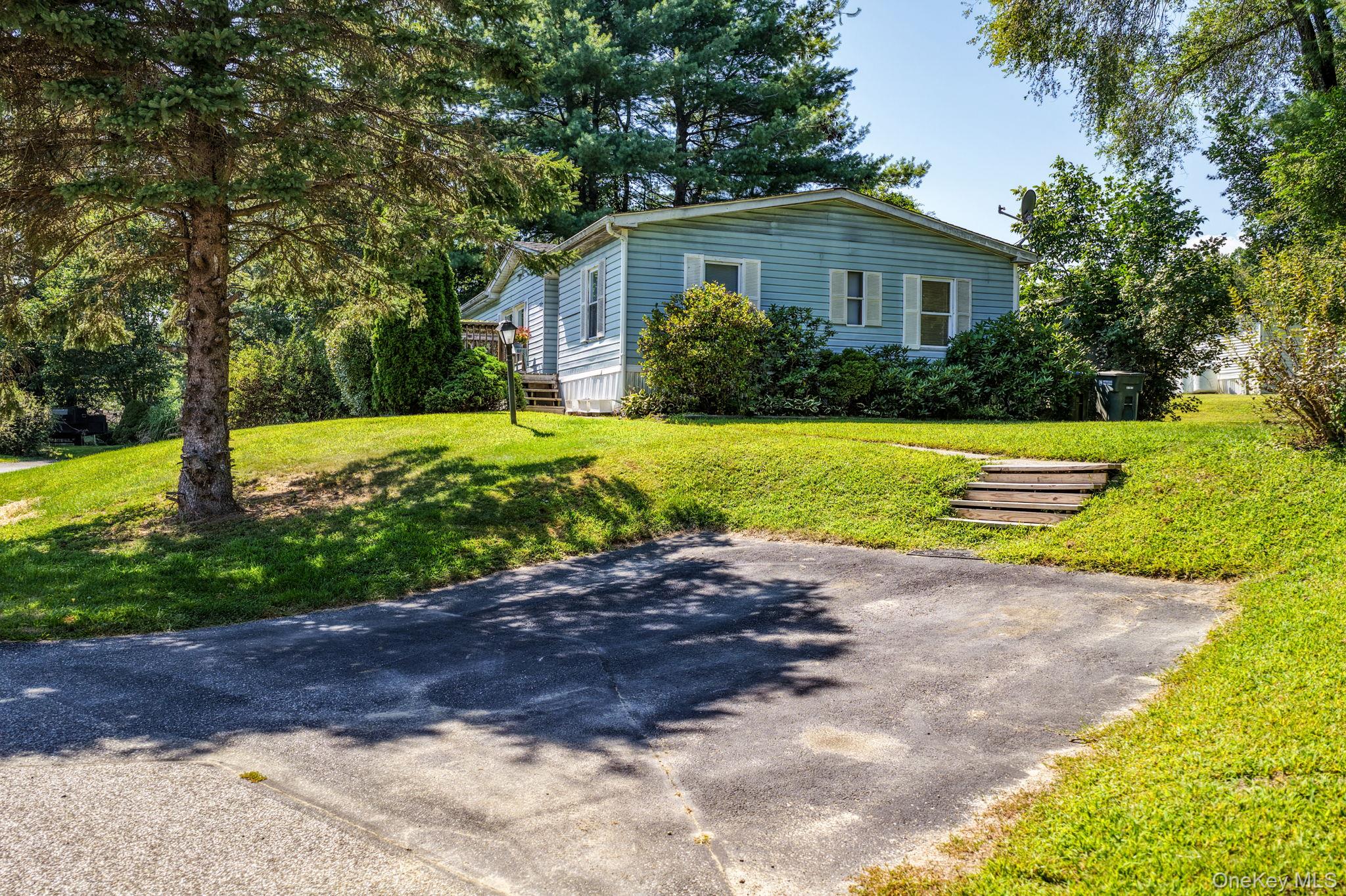 12 Birch Lane, Bloomingburg, NY 12721