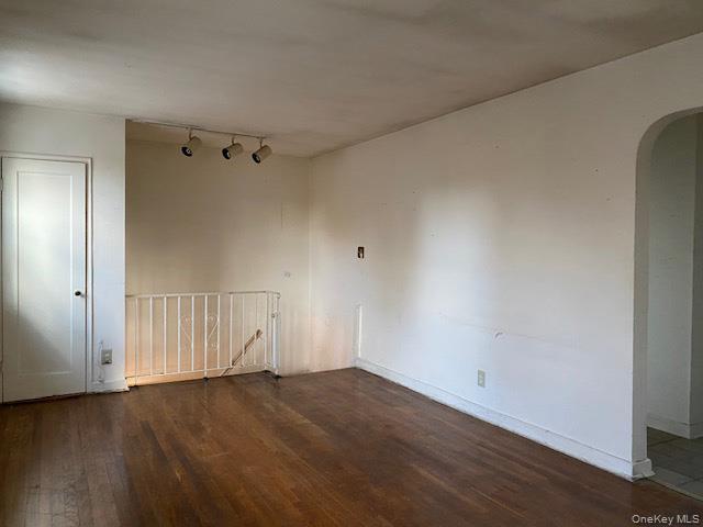 254-04 75th Avenue # G-2, Glen Oaks, NY 11004