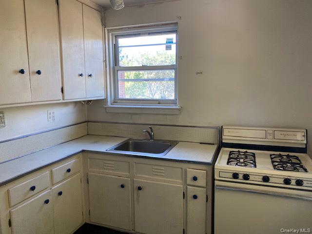 254-04 75th Avenue # G-2, Glen Oaks, NY 11004