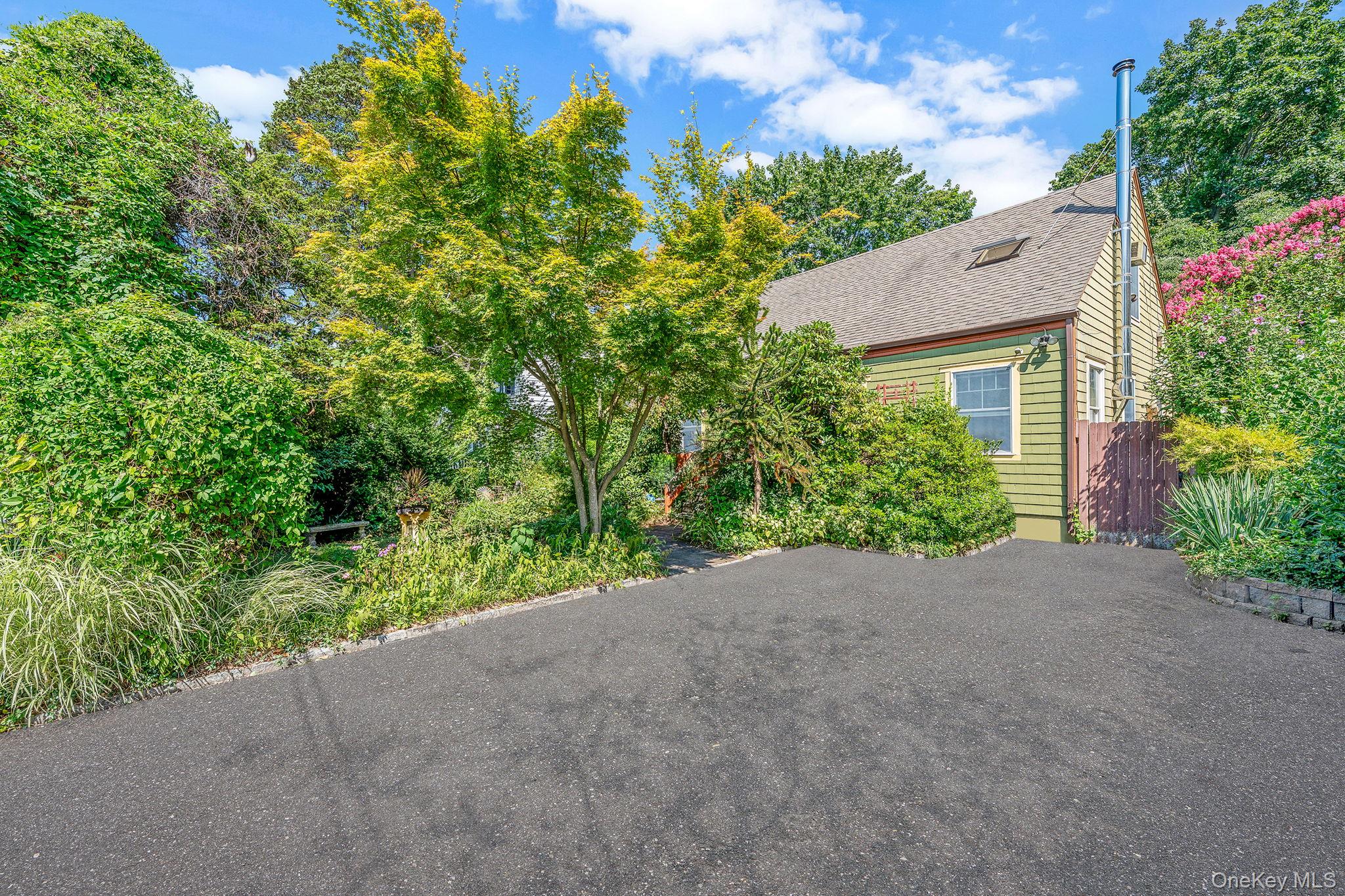 24 E 15th Street, Huntington Station, NY 11746