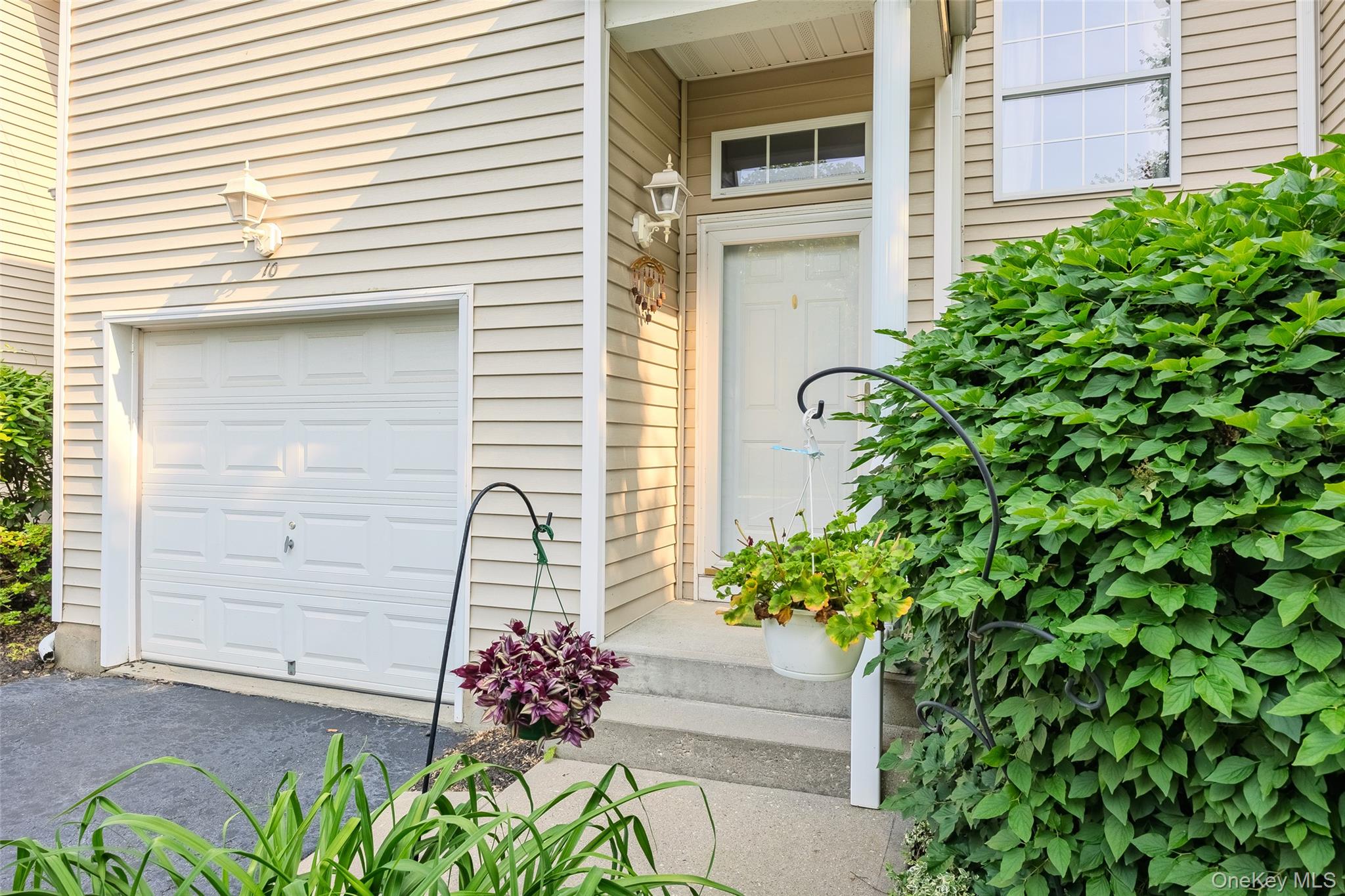 10 Cranberry Circle, Medford, NY 11763