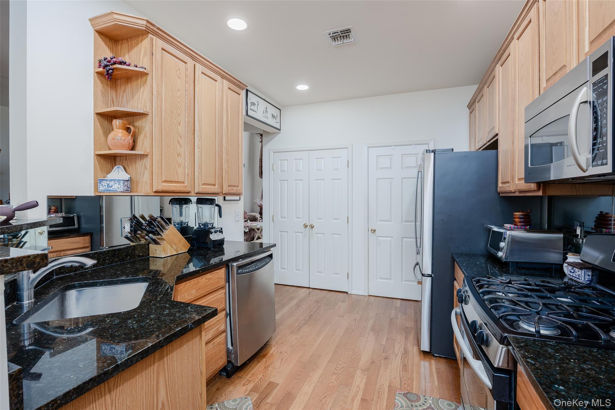 10 Cranberry Circle, Medford, NY 11763