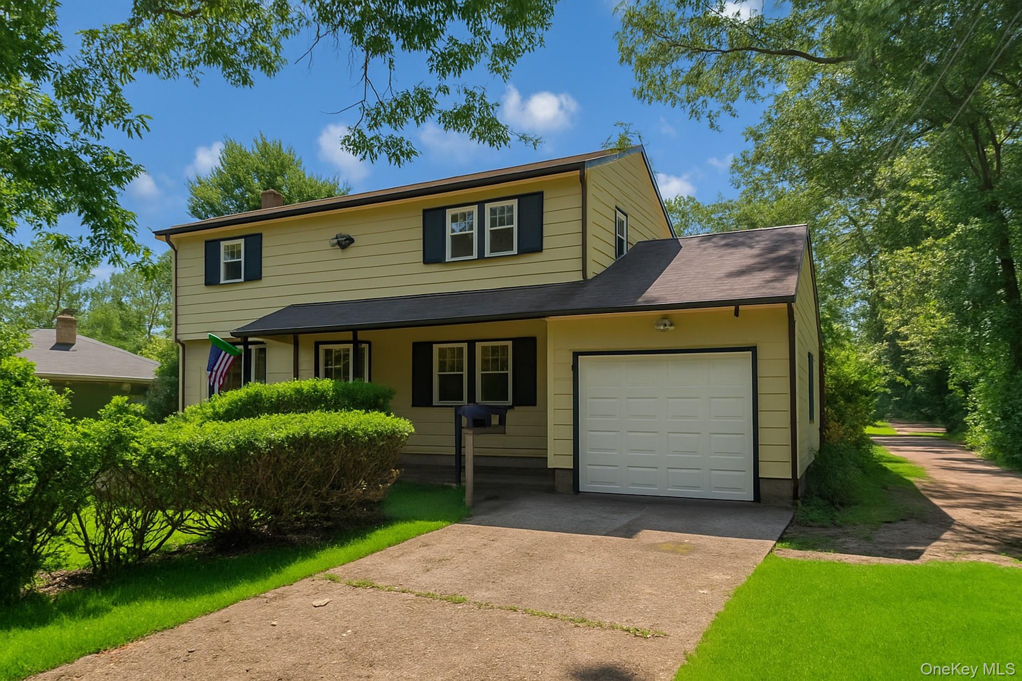 4 Dourland Road, Medford, NY 11763