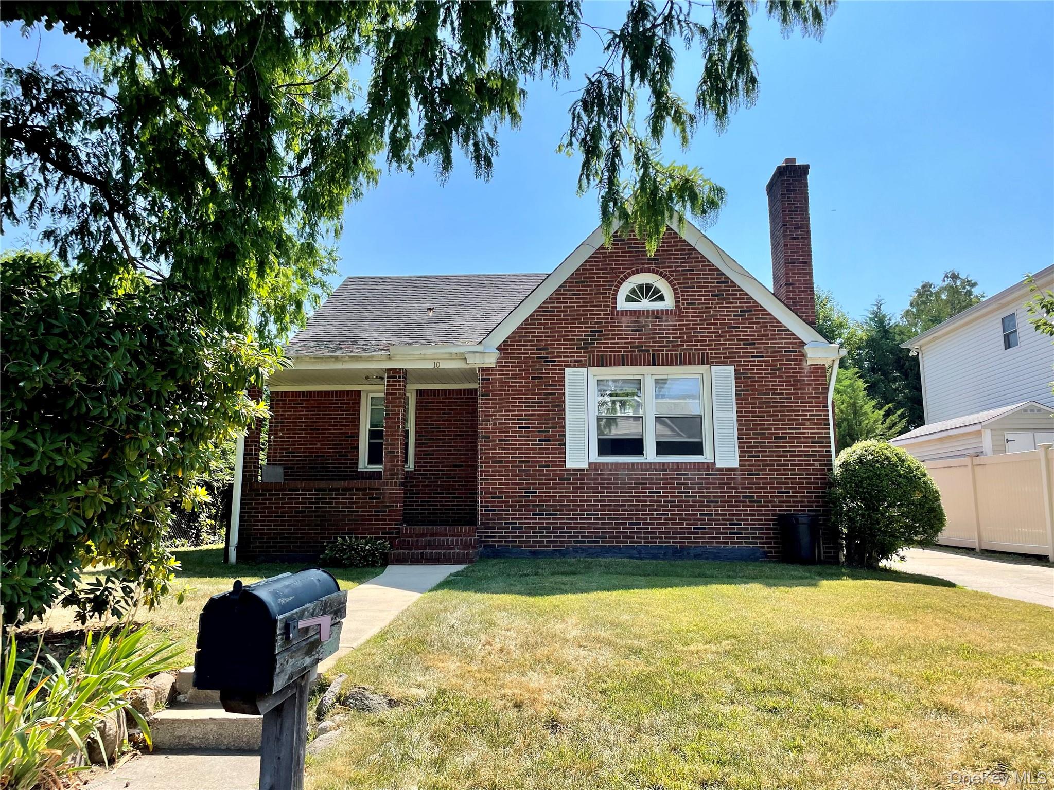 10 Bowne Street, Glen Cove, NY 11542