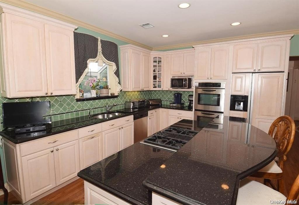 262 Altessa Boulevard # 262, Melville, NY 11747