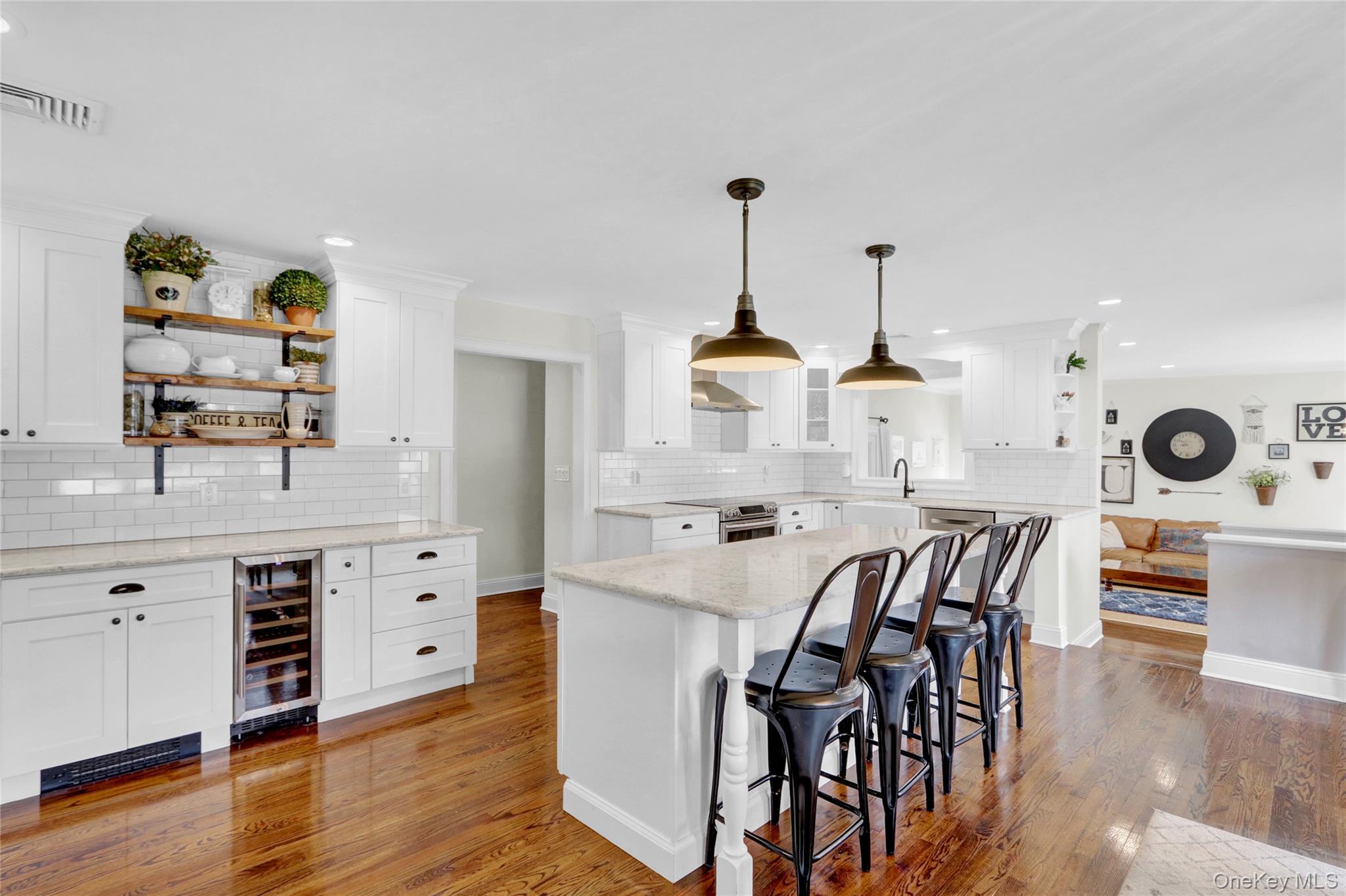 86 Unqua Road, Massapequa, NY 11758