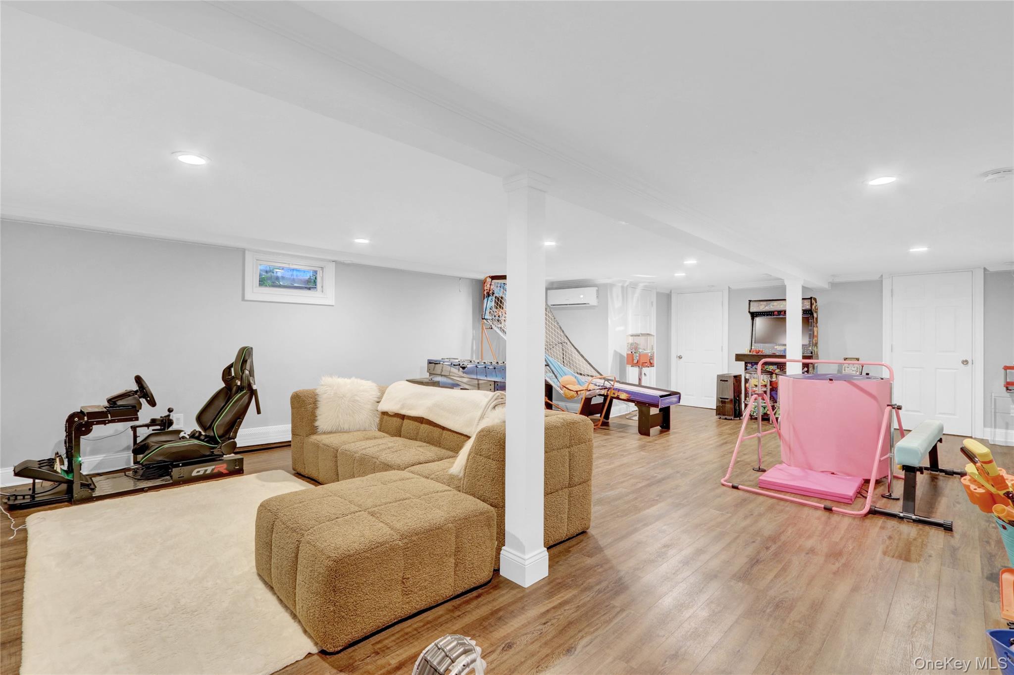 86 Unqua Road, Massapequa, NY 11758