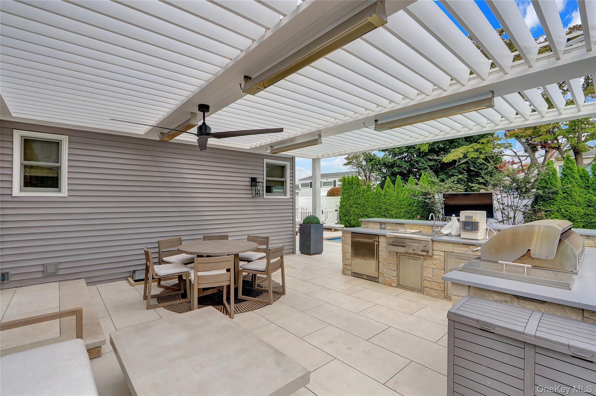 86 Unqua Road, Massapequa, NY 11758