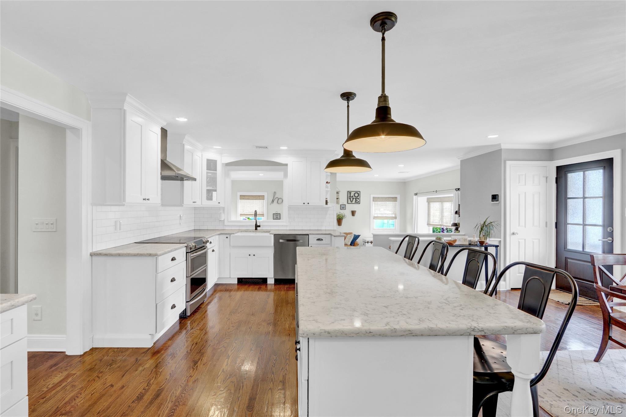 86 Unqua Road, Massapequa, NY 11758