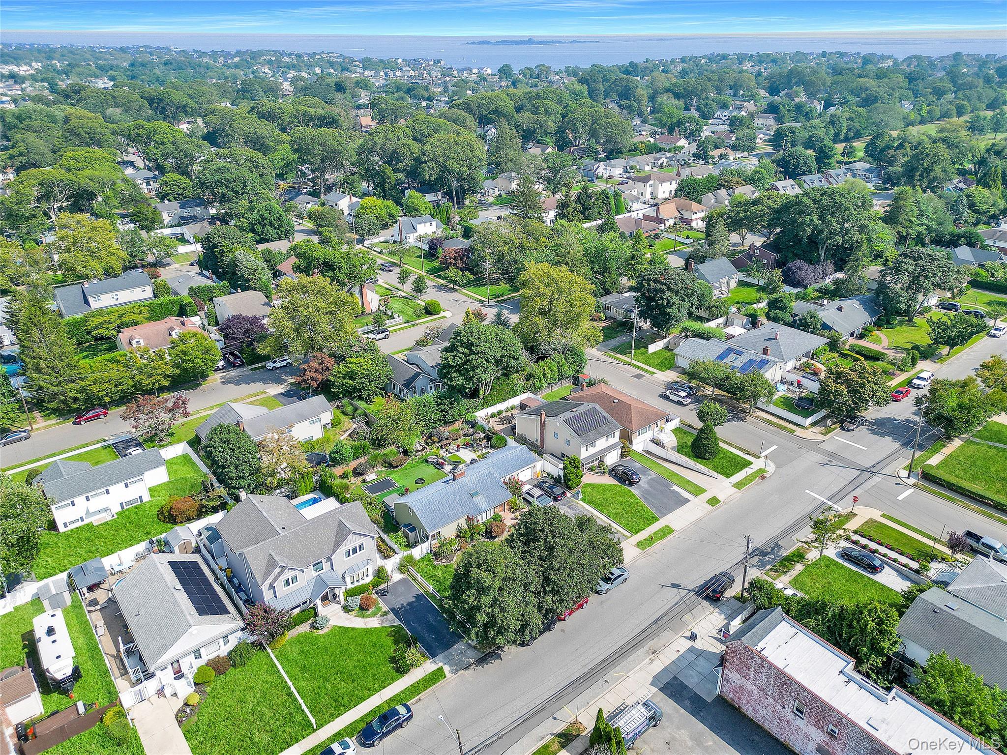 86 Unqua Road, Massapequa, NY 11758