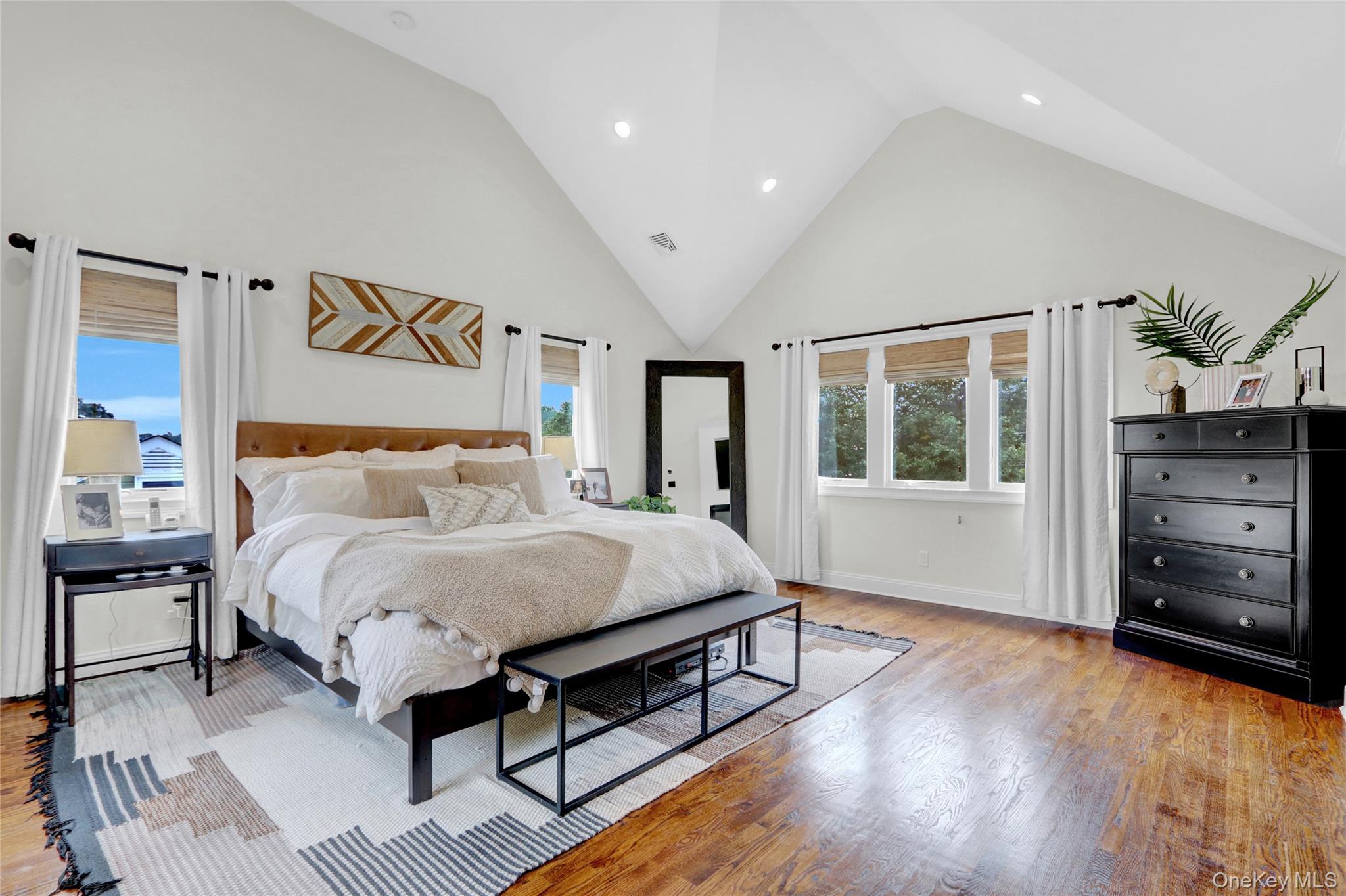 86 Unqua Road, Massapequa, NY 11758