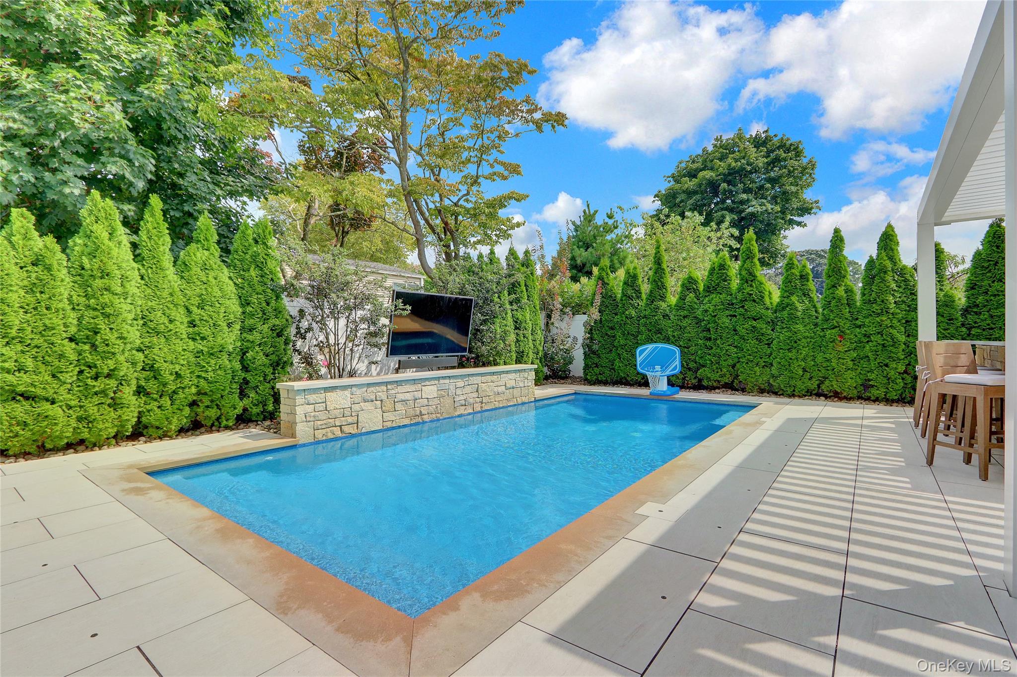 86 Unqua Road, Massapequa, NY 11758