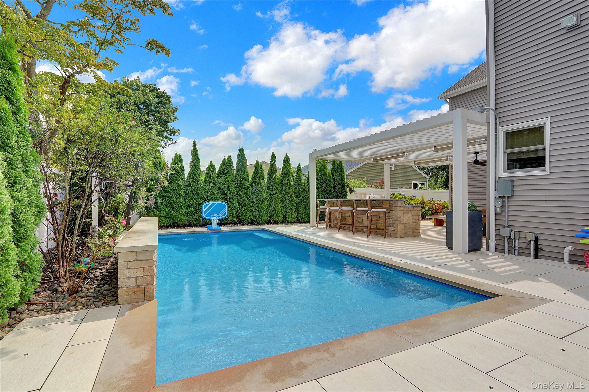 86 Unqua Road, Massapequa, NY 11758