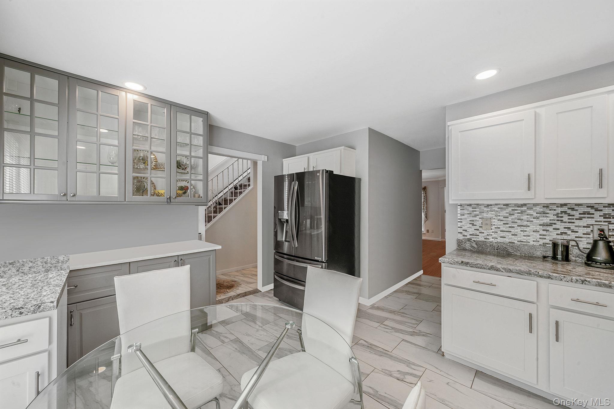 8 Crescent Circle, Holbrook, NY 11741