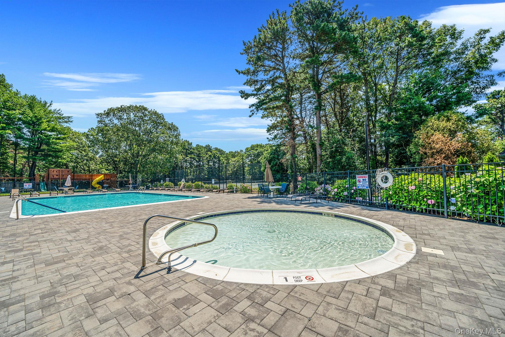 8 Crescent Circle, Holbrook, NY 11741