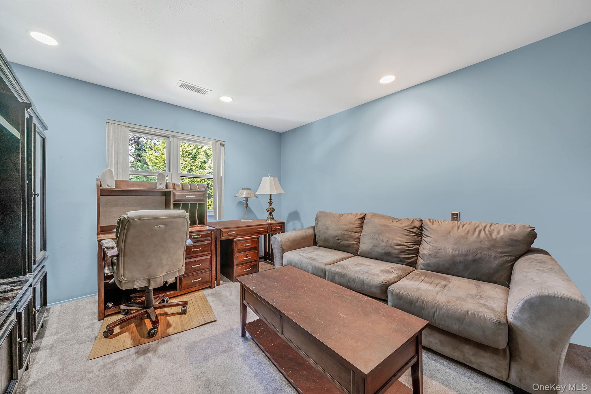 8 Crescent Circle, Holbrook, NY 11741