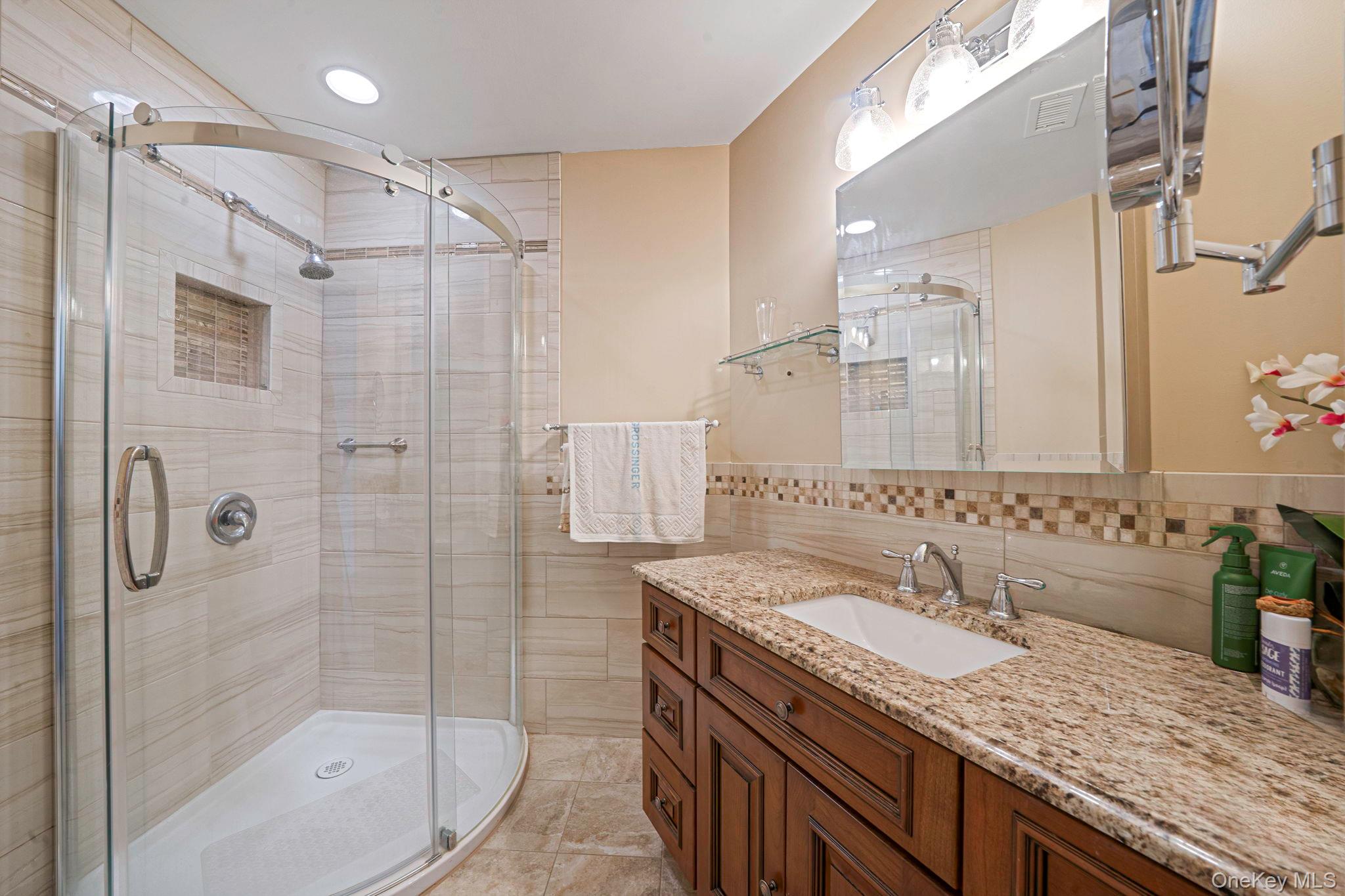 8 Crescent Circle, Holbrook, NY 11741