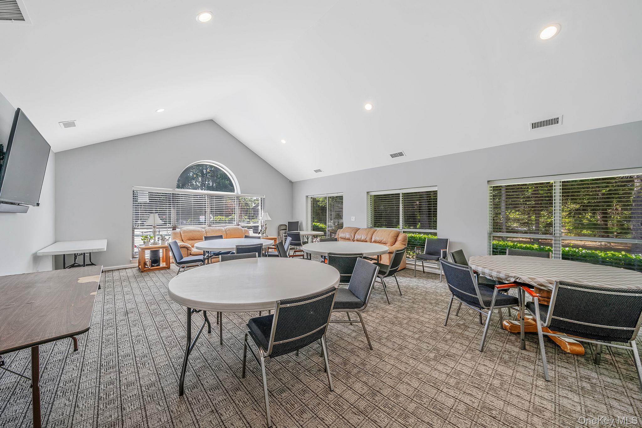 8 Crescent Circle, Holbrook, NY 11741