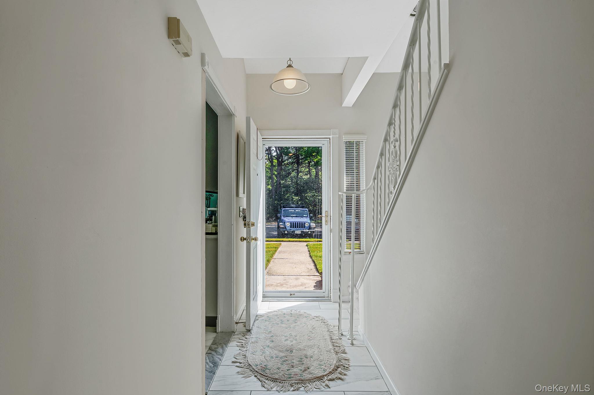 8 Crescent Circle, Holbrook, NY 11741