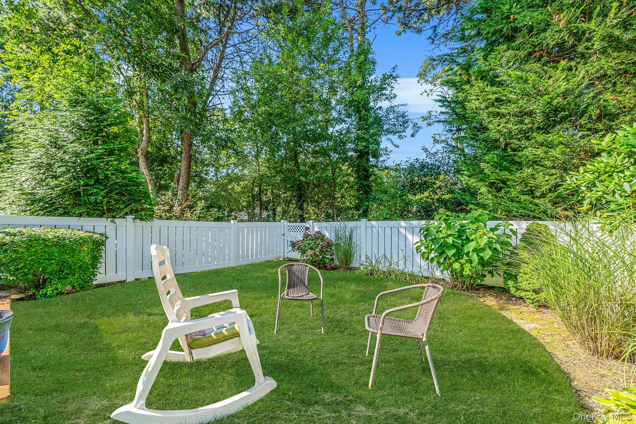 8 Crescent Circle, Holbrook, NY 11741