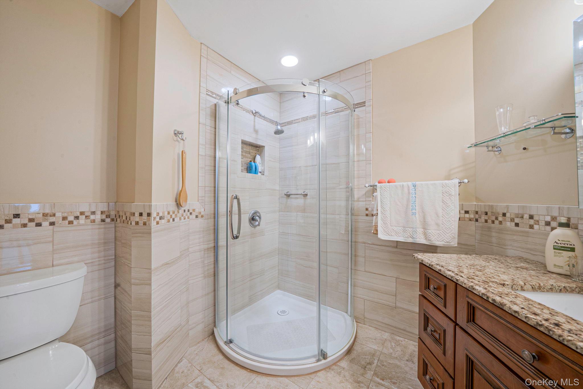 8 Crescent Circle, Holbrook, NY 11741