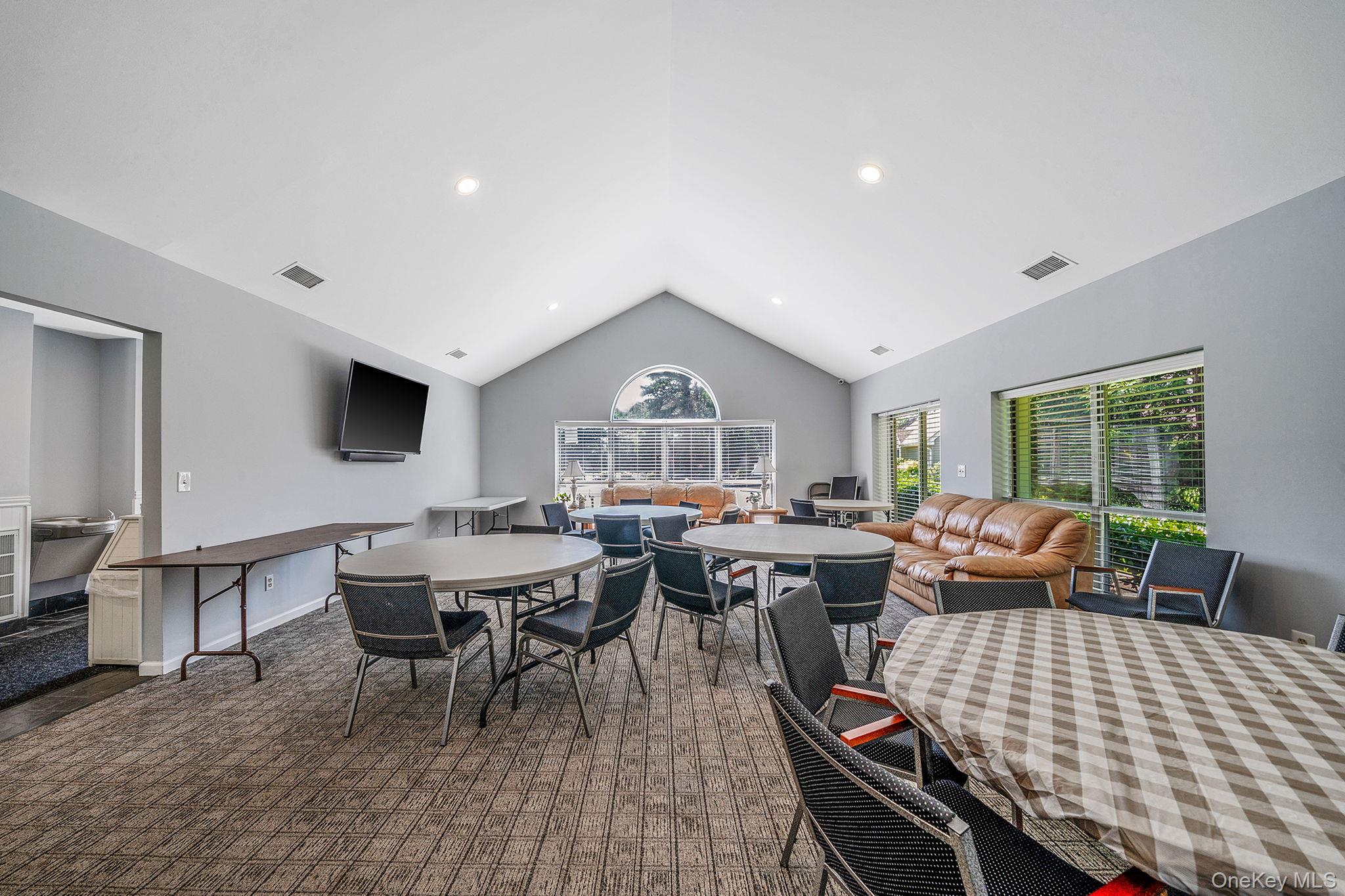 8 Crescent Circle, Holbrook, NY 11741