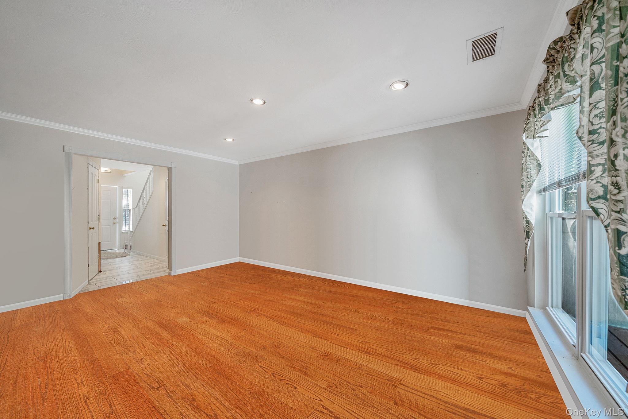 8 Crescent Circle, Holbrook, NY 11741