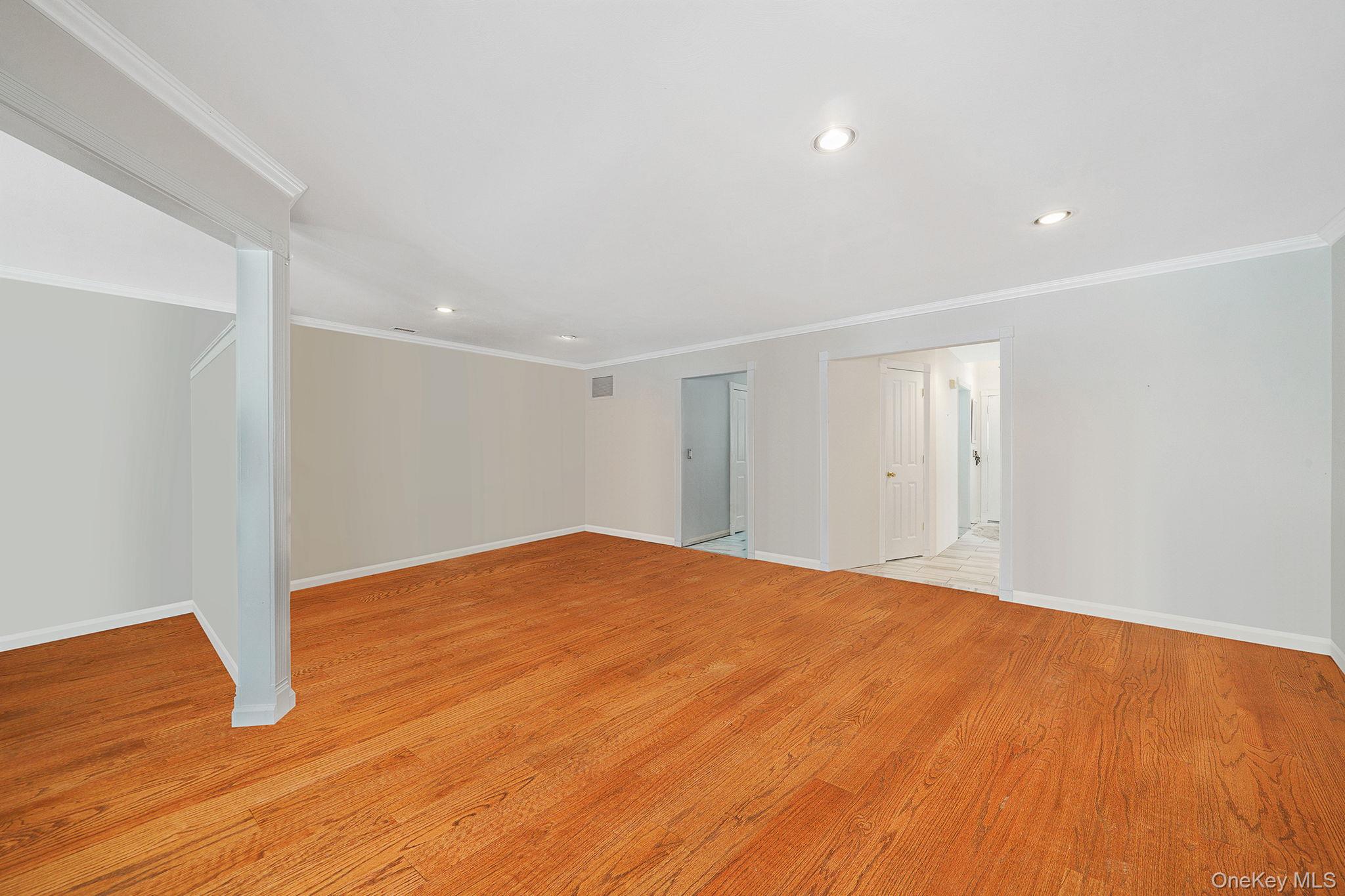 8 Crescent Circle, Holbrook, NY 11741