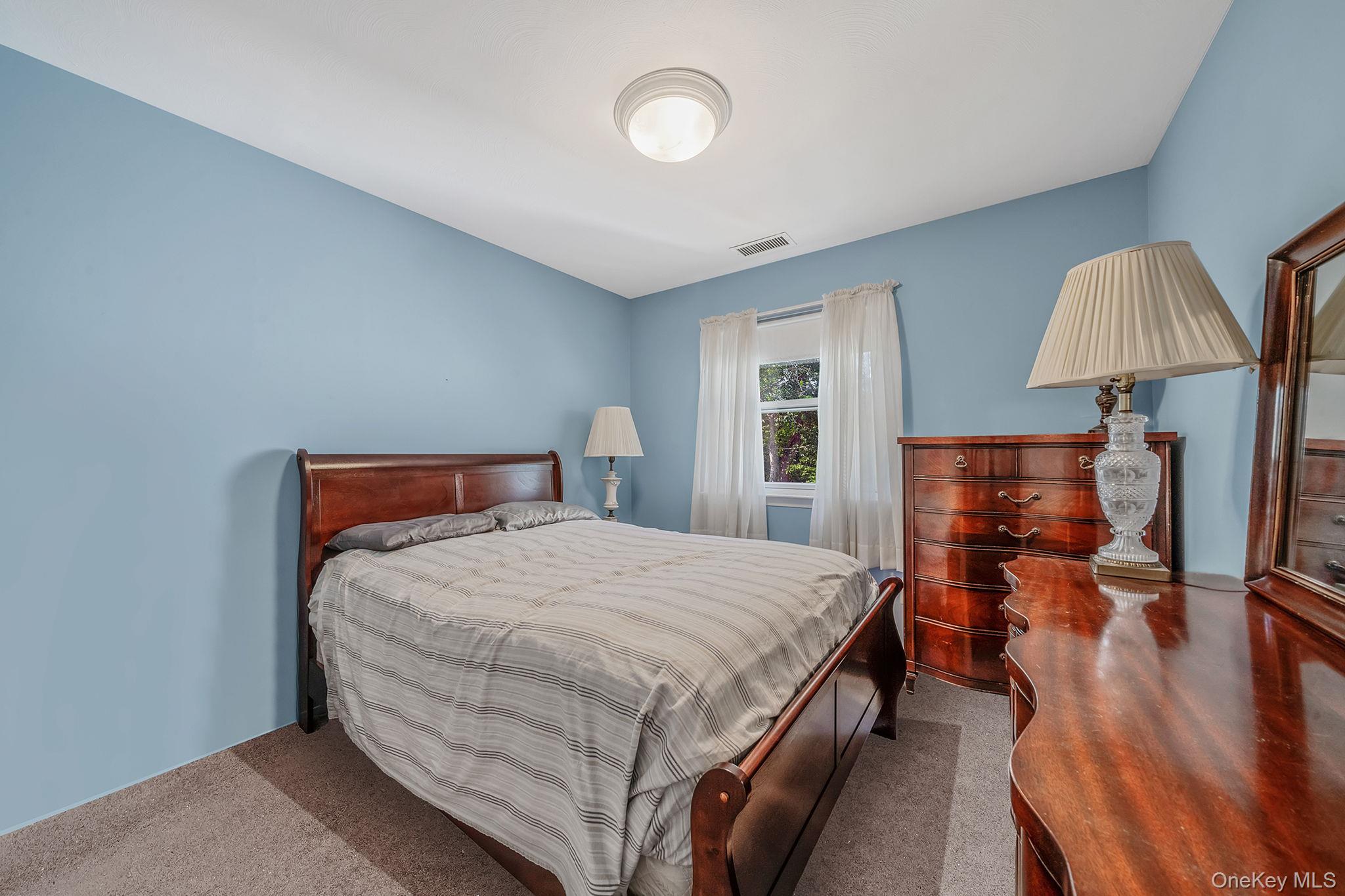 8 Crescent Circle, Holbrook, NY 11741