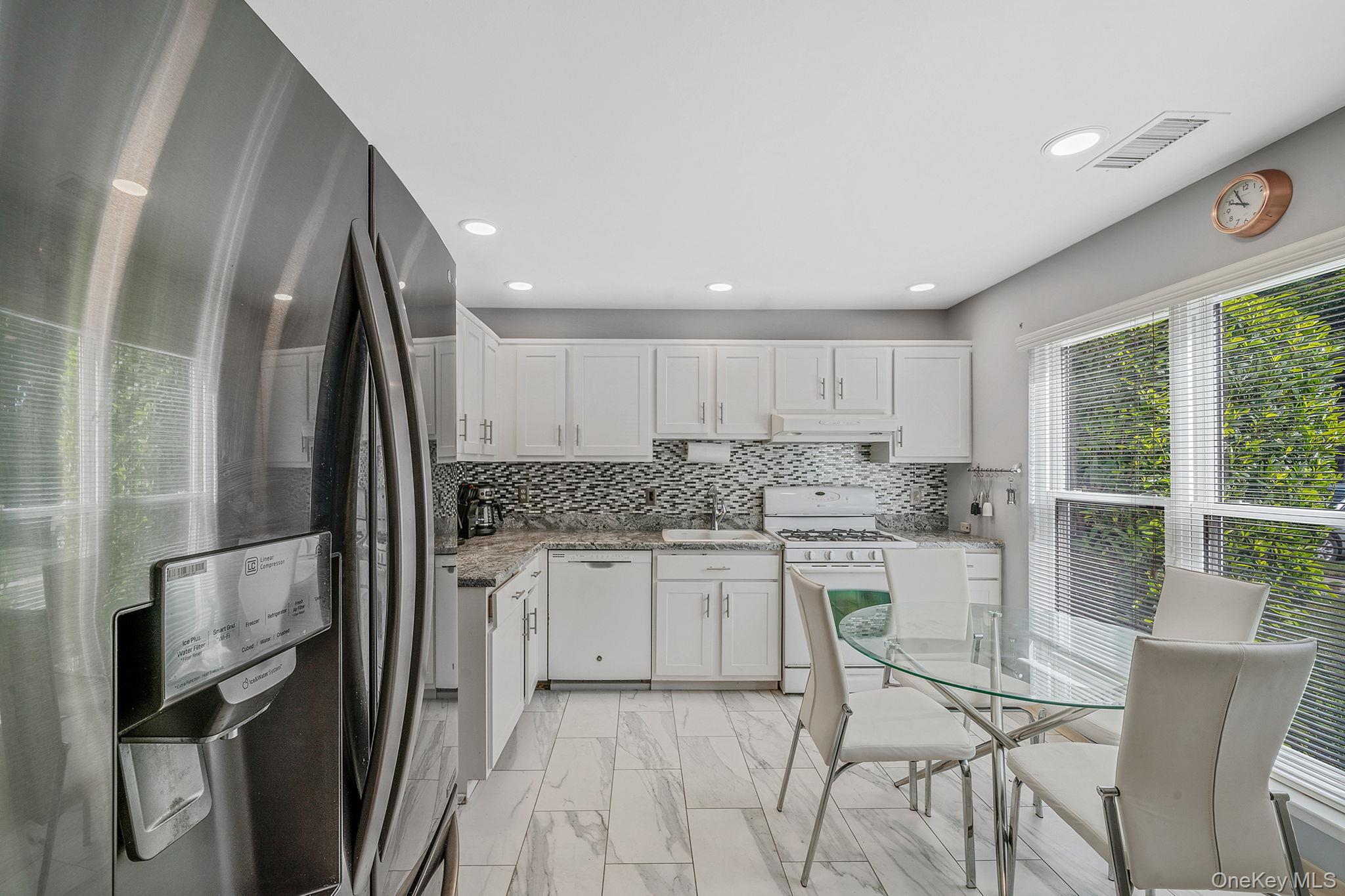 8 Crescent Circle, Holbrook, NY 11741