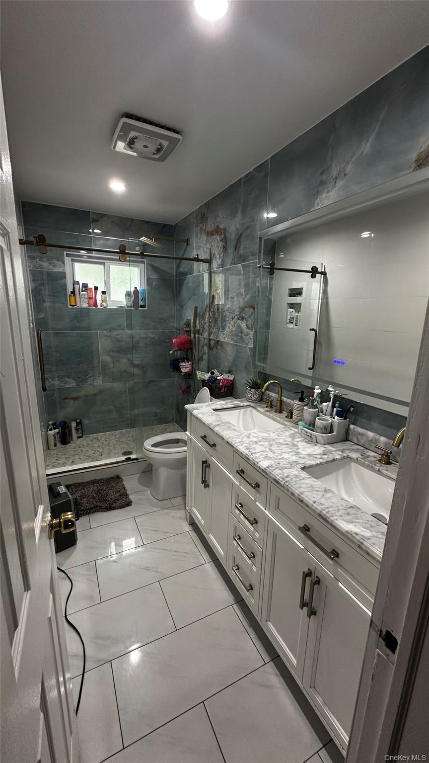 665 Commander Avenue, West Babylon, NY 11704