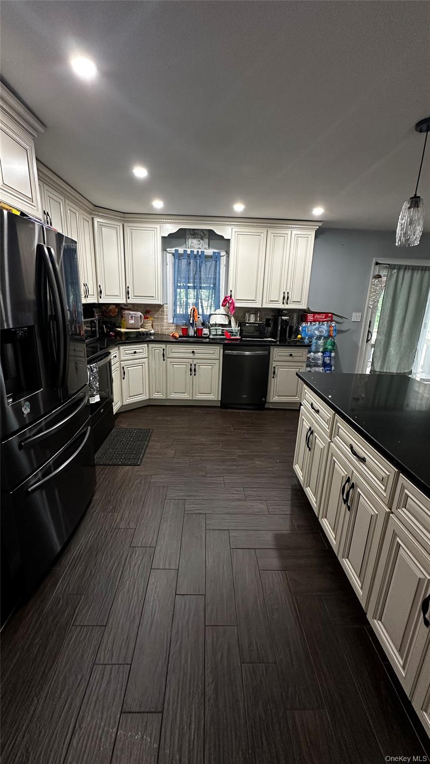 665 Commander Avenue, West Babylon, NY 11704