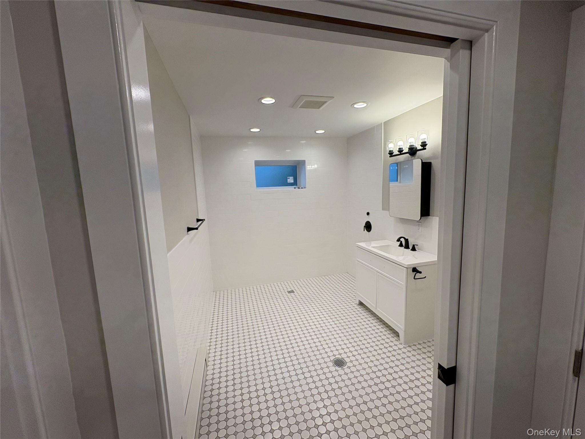 455 Sunrise Highway # #1A, West Babylon, NY 11704