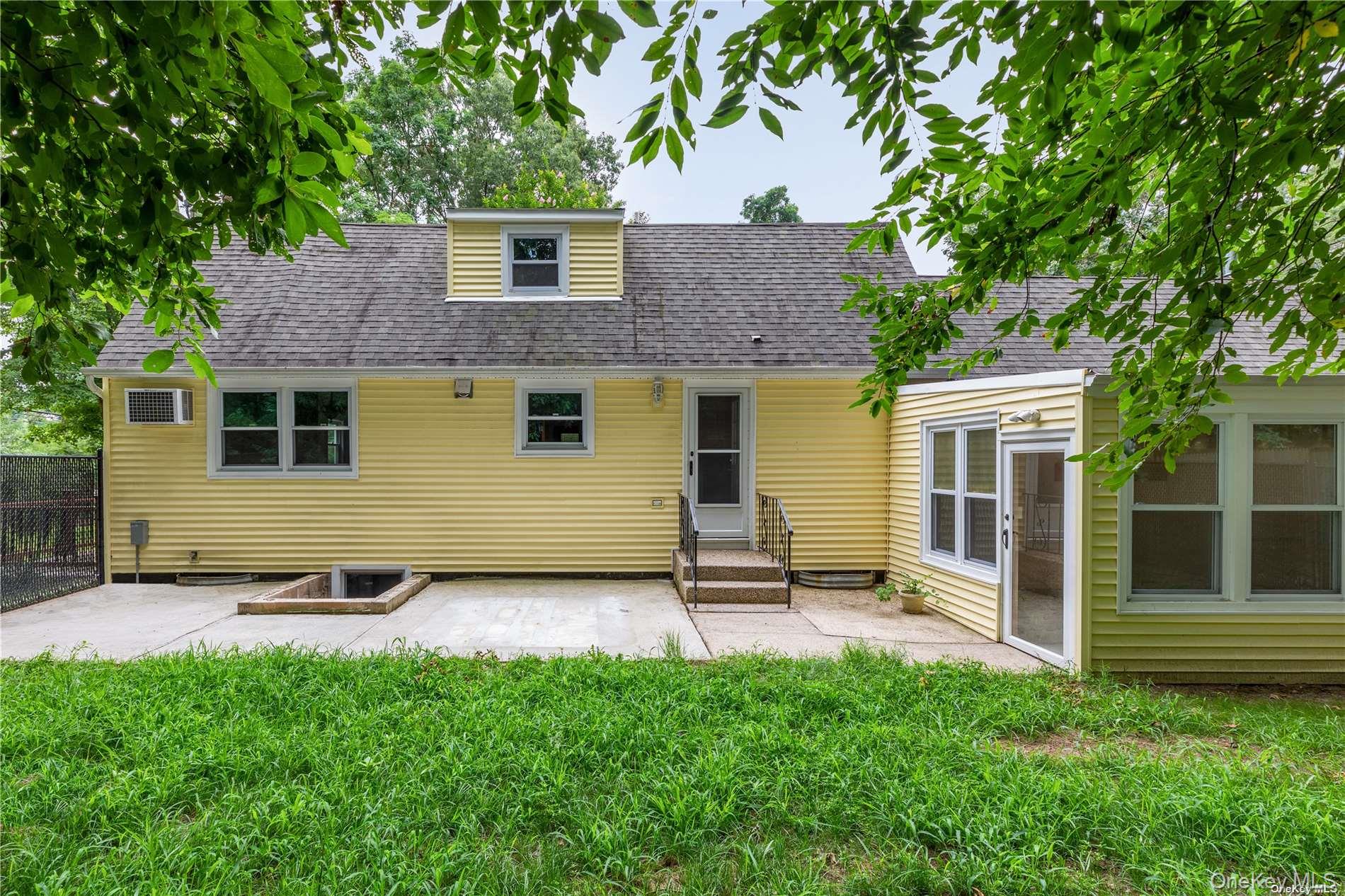 110 E Bartlett Road, Middle Island, NY 11953