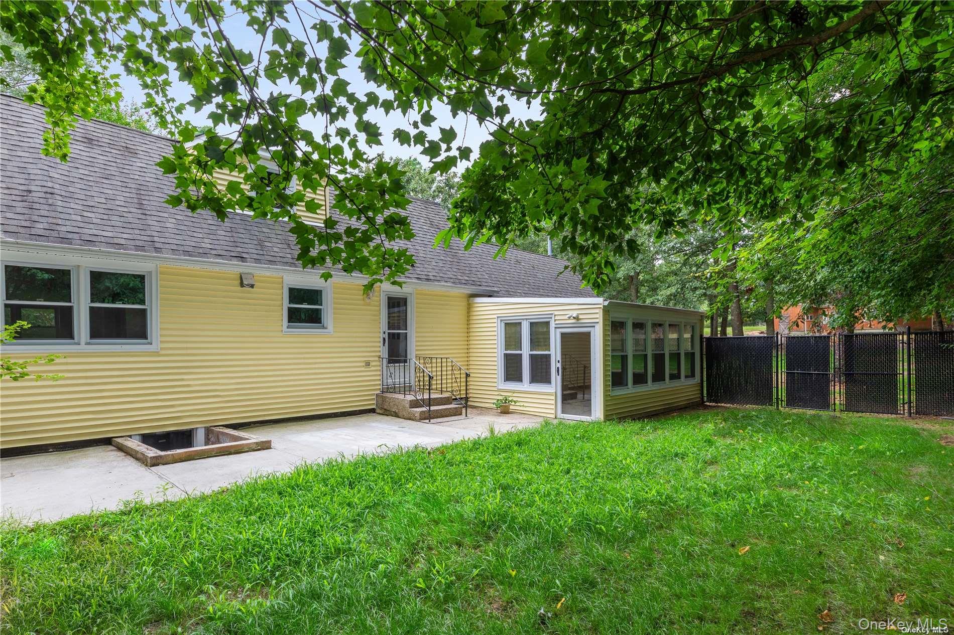 110 E Bartlett Road, Middle Island, NY 11953