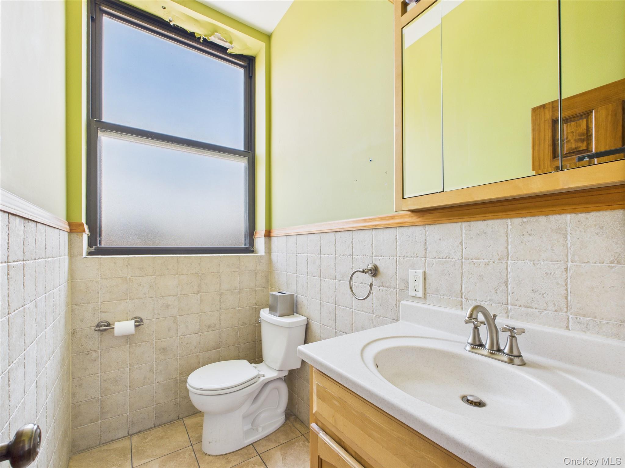 1005 35th Avenue # 2nd floor, Astoria, NY 11106