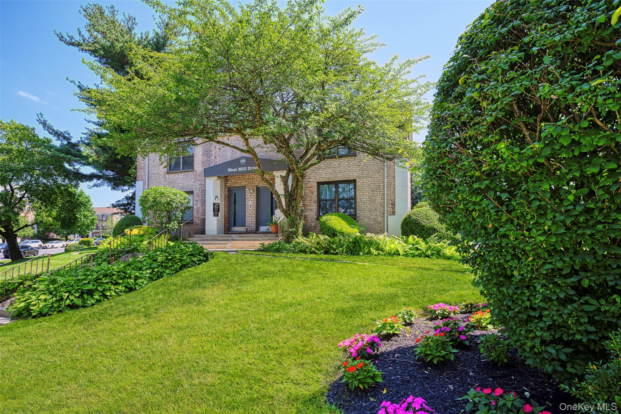 29 West Mill Drive # 10A, Great Neck, NY 11021