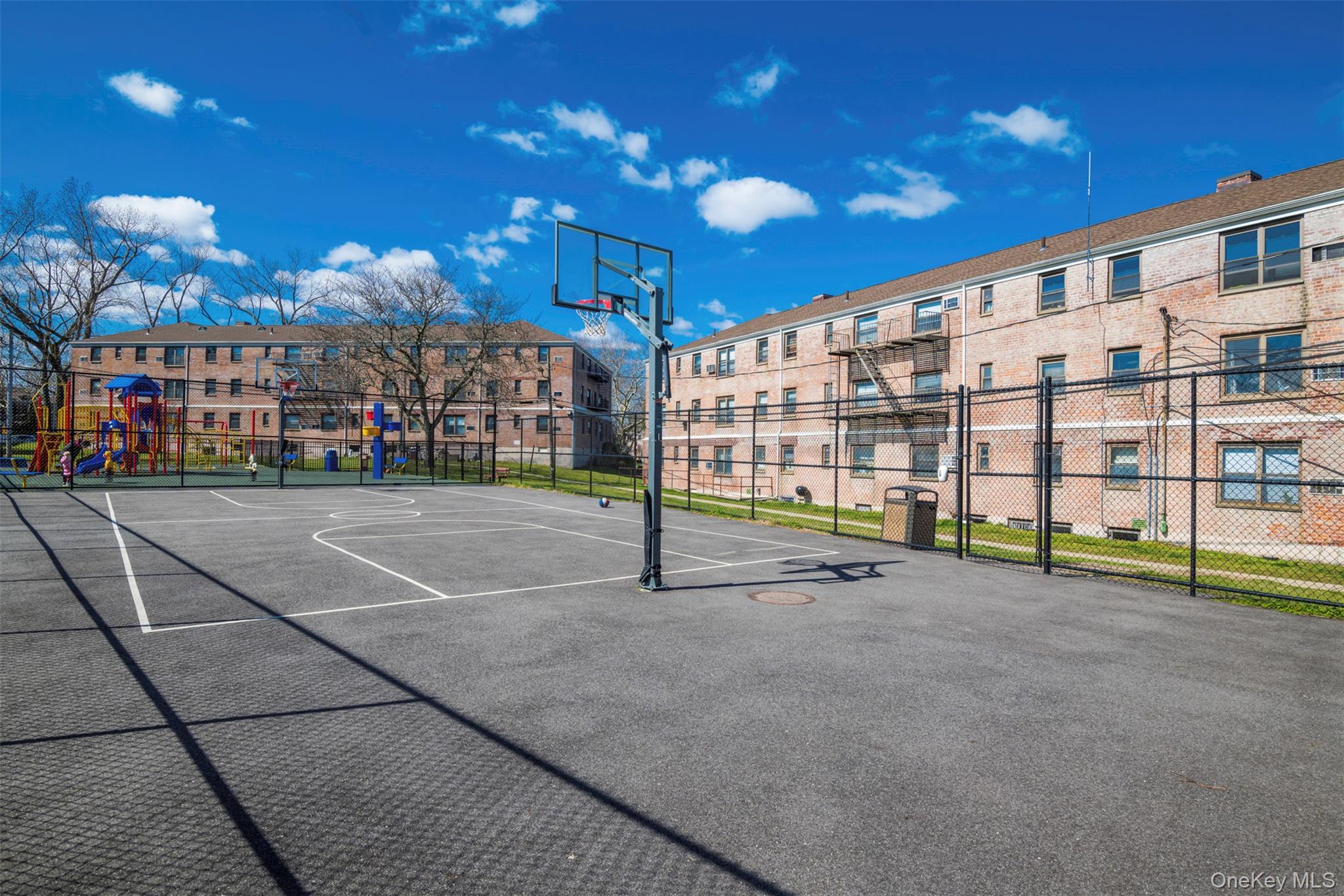 29 West Mill Drive # 10A, Great Neck, NY 11021