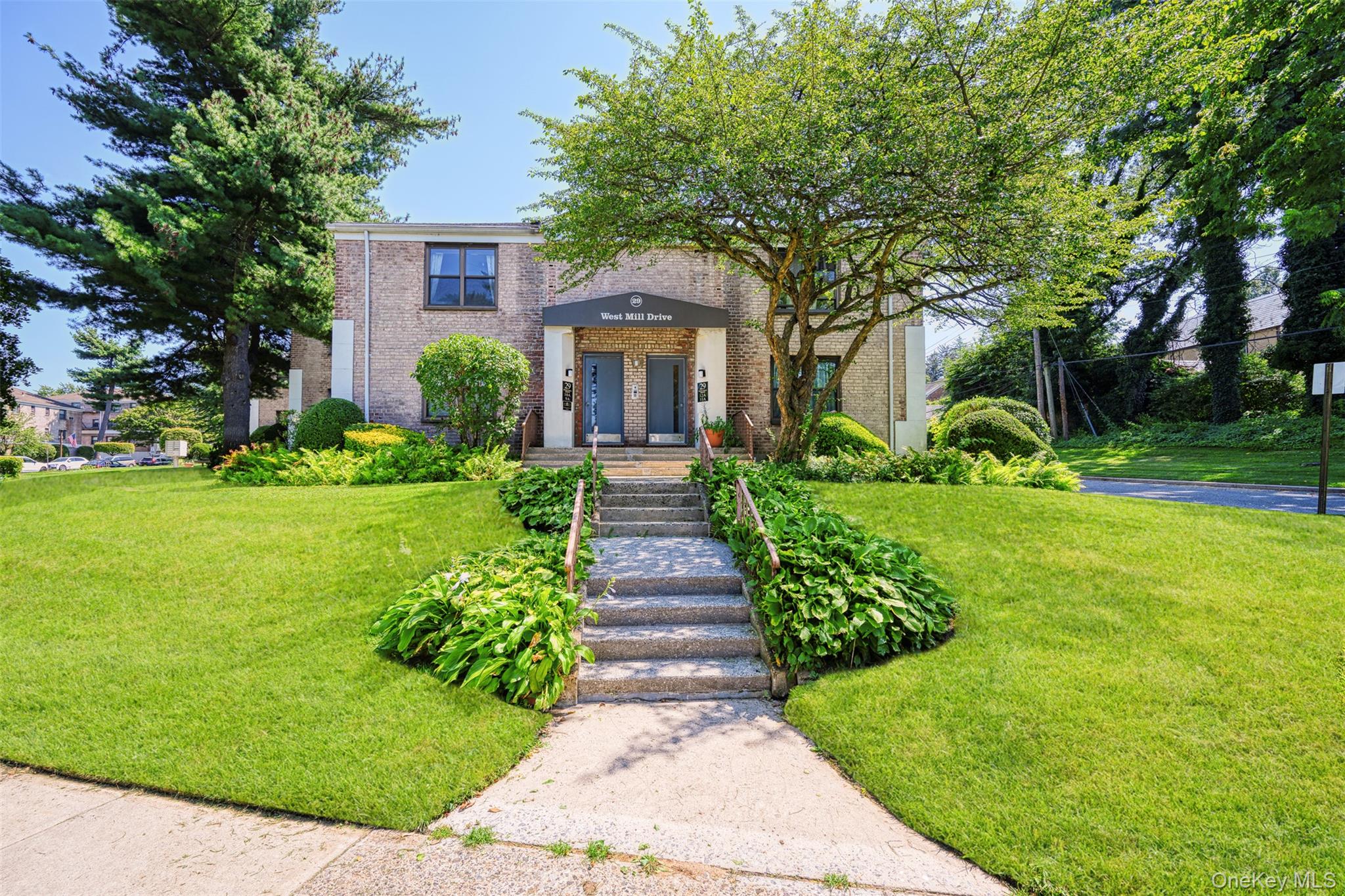 29 West Mill Drive # 10A, Great Neck, NY 11021