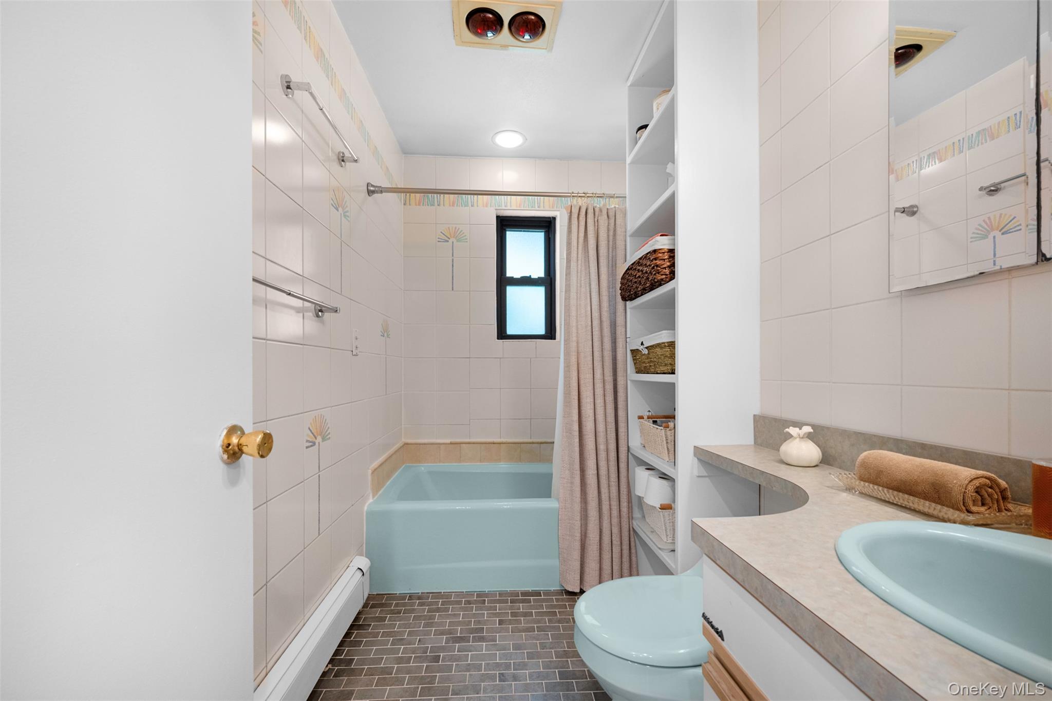 29 West Mill Drive # 10A, Great Neck, NY 11021