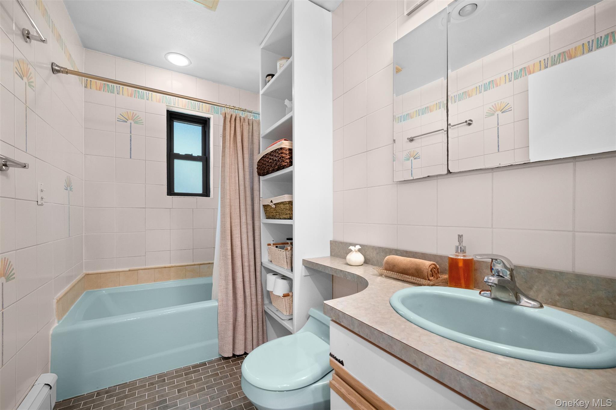 29 West Mill Drive # 10A, Great Neck, NY 11021